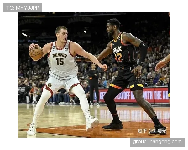 布克挡拆单打占比提升，投篮效率胜上赛季