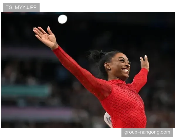 拜尔斯训练间里偷偷点外卖，冠军也有馋嘴时刻啊！