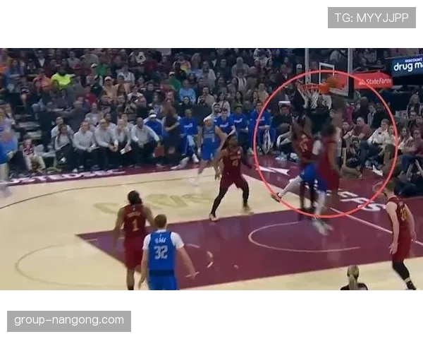 库珀弗拉格挡拆换防限缩库里外线迫使其改攻内线