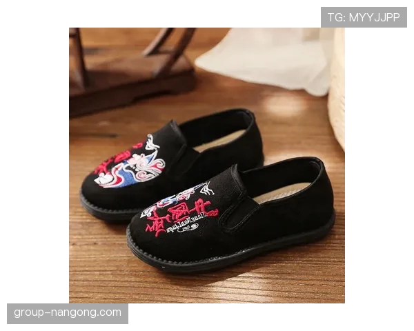 登贝莱居然穿拖鞋去训练？这日常反差我看懵了！