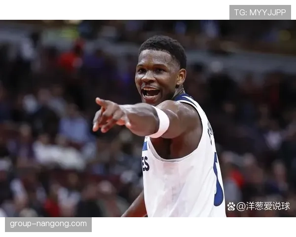 爱德华兹挡拆吸引唐斯空位，得分效率胜过上季